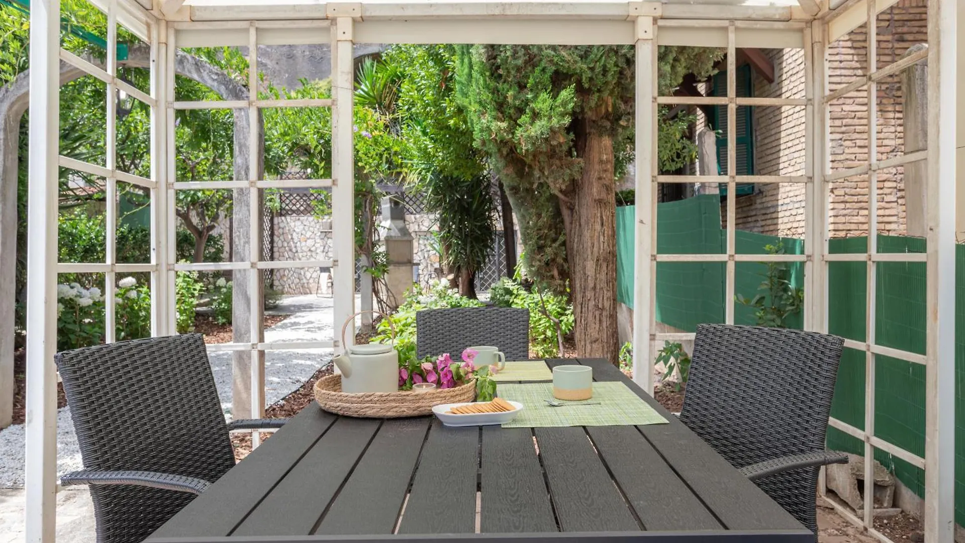 Bbhome Domus Aquae Inside Of Appia Antica Park Rom Italien