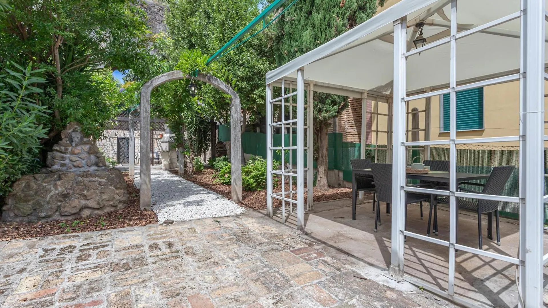 Bbhome Domus Aquae Inside Of Appia Antica Park Rom 0*,  Italien