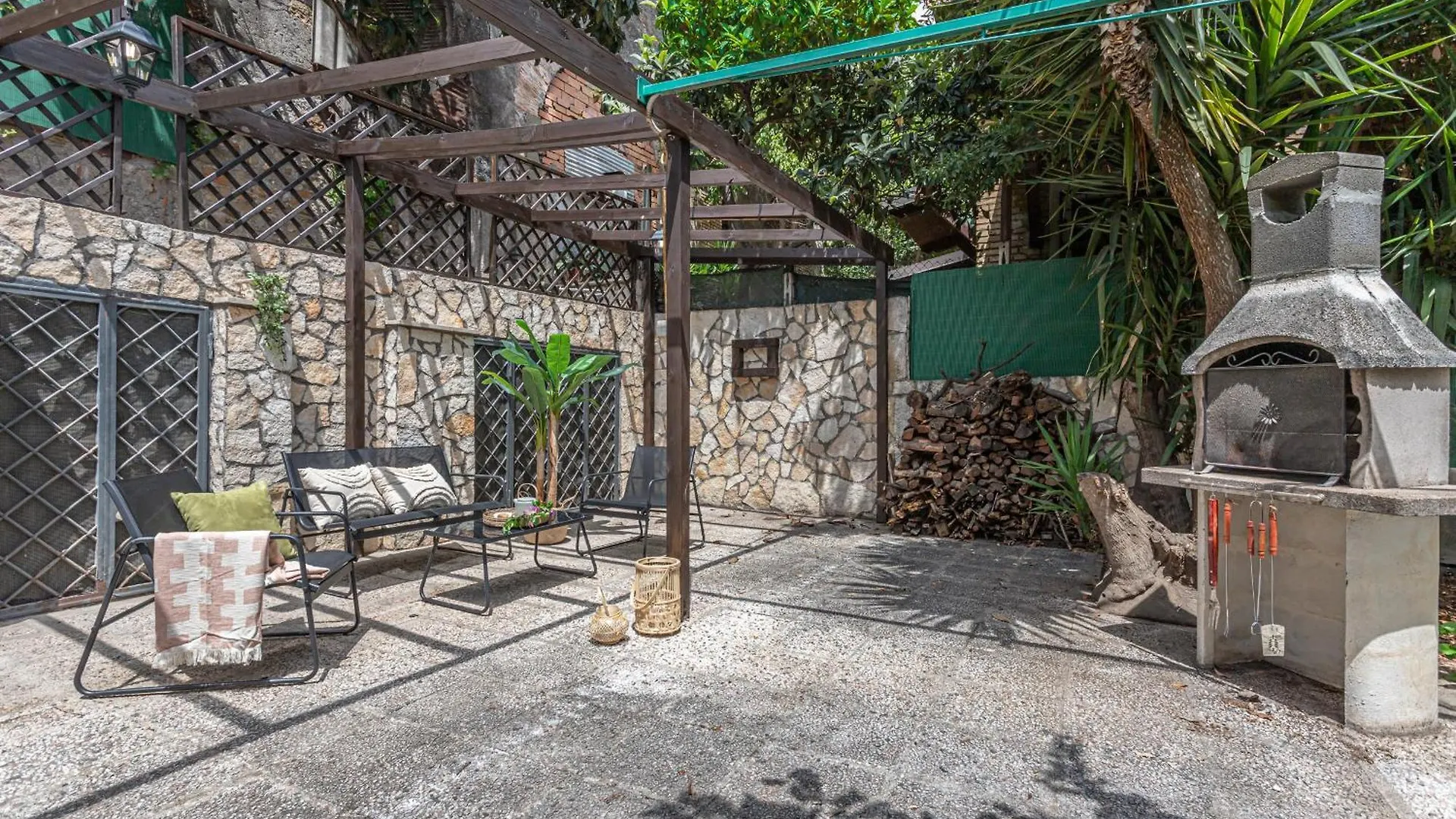 Bbhome Domus Aquae Inside Of Appia Antica Park Rom