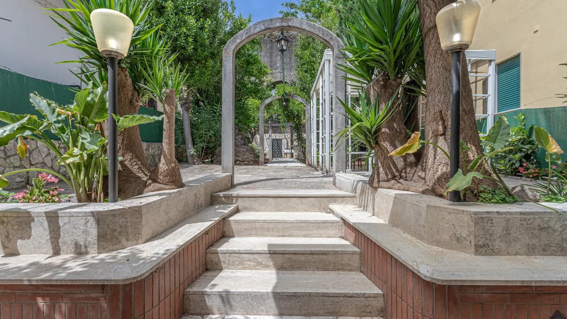 Bbhome Domus Aquae Inside Of Appia Antica Park Rom Villa