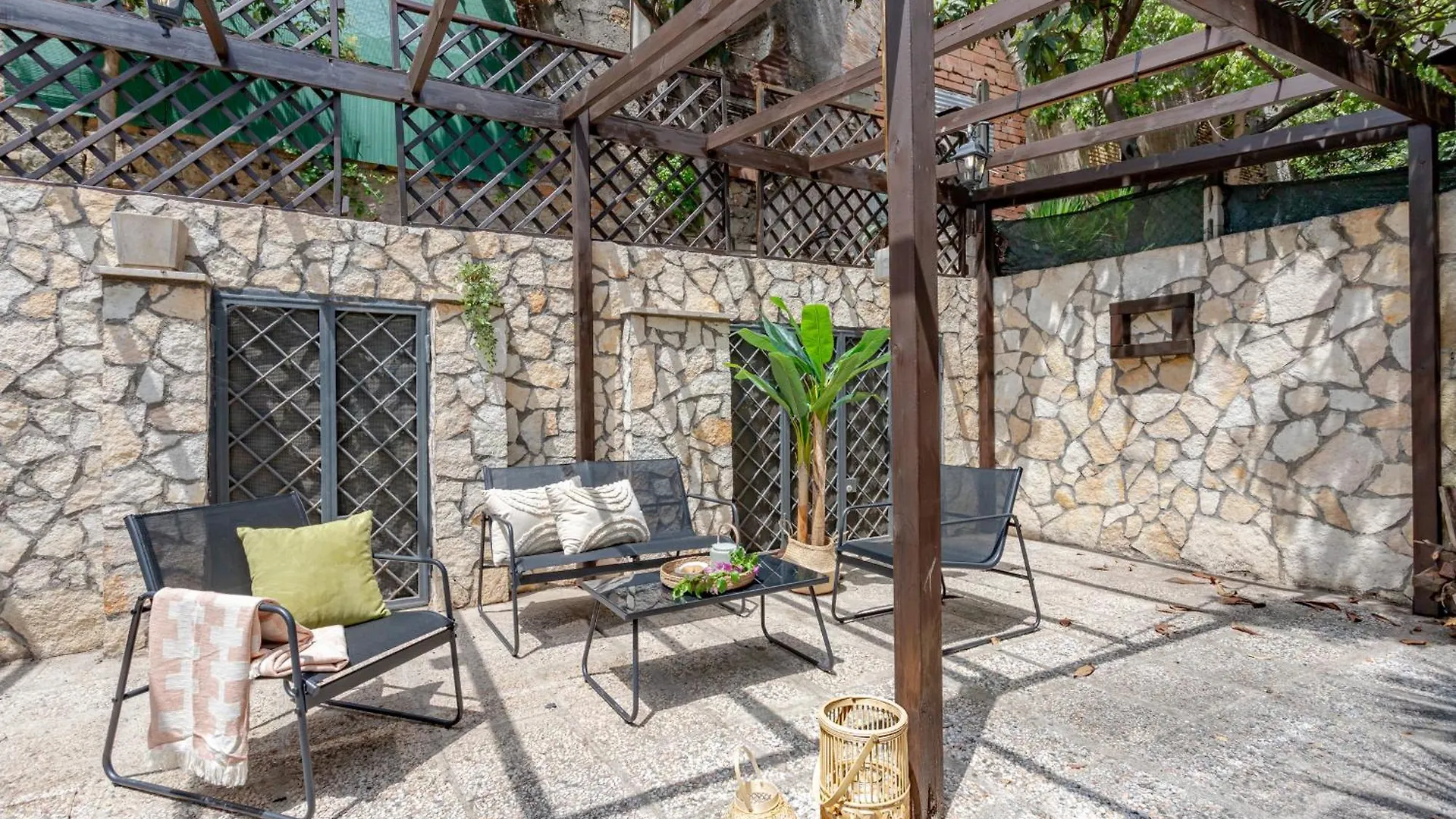 Bbhome Domus Aquae Inside Of Appia Antica Park Rom Villa