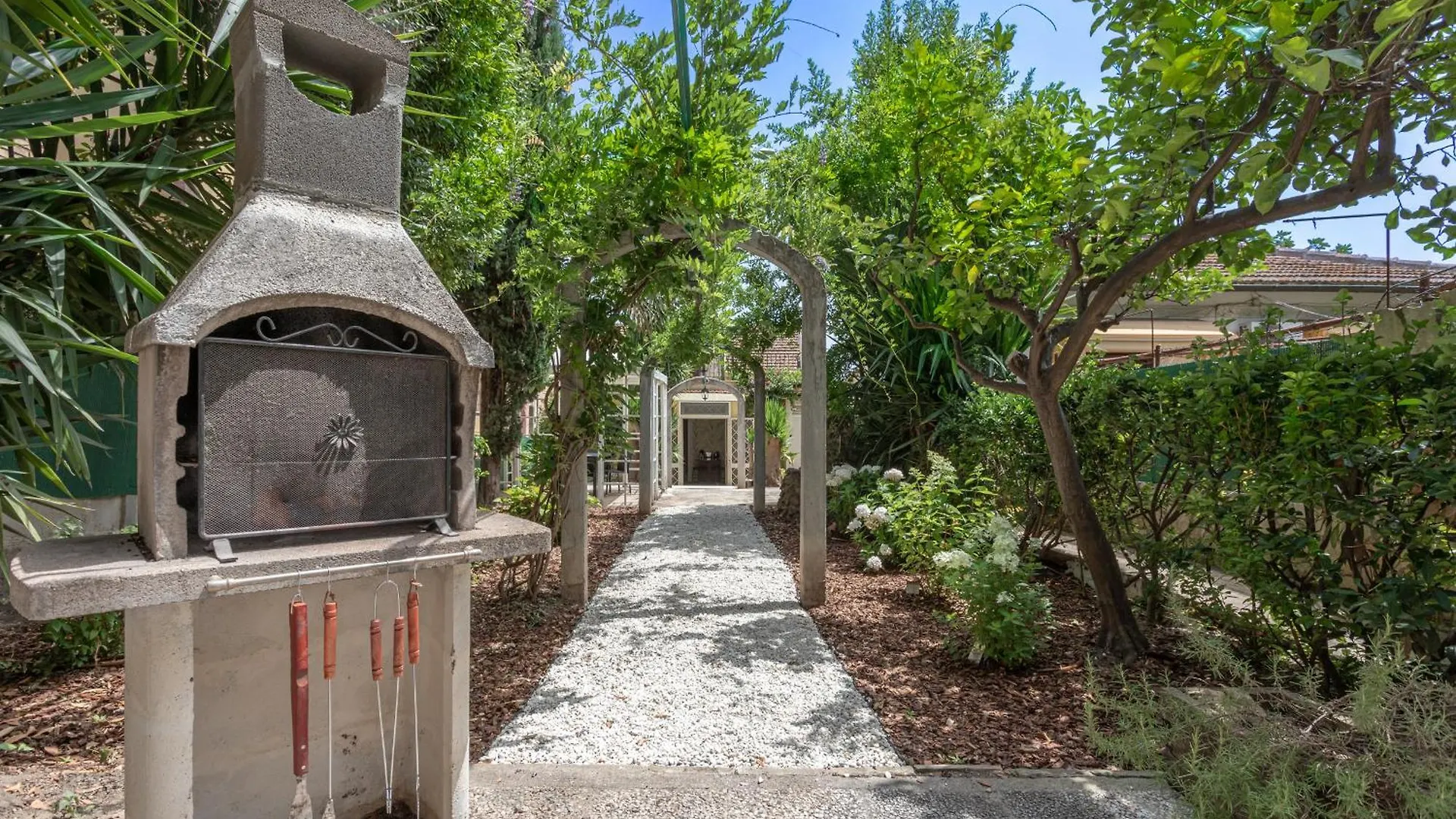 Bbhome Domus Aquae Inside Of Appia Antica Park Rom Italien